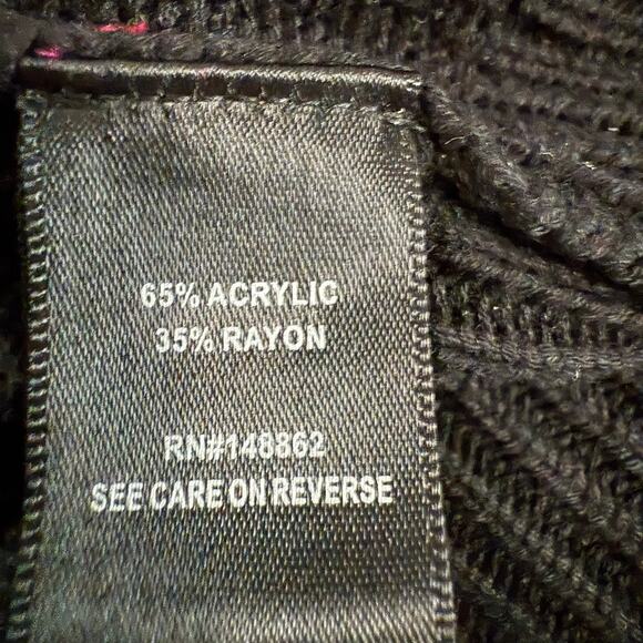 Torrid Raglan Knit Heart Black and Pink Sweater Size 1 - Picture 8 of 8